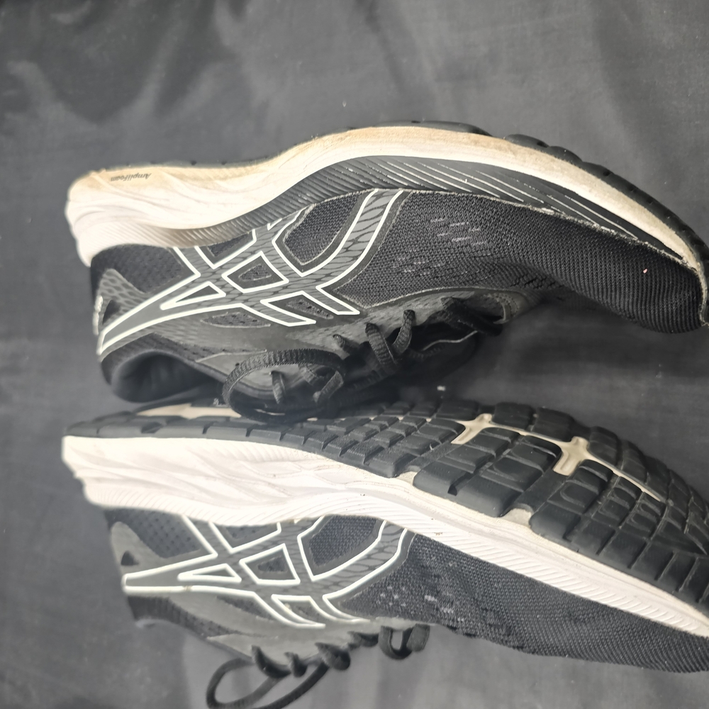 ASICS Black Running Shoes‎ - Picture 2 of 8